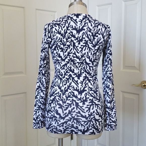 LILLY PULITZER Adelaide Vneck Cotton Sweater Navy Blue White Coral Pattern - Picture 3 of 11